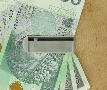 Stylowy klips na banknoty Nomination Italy z kolekcji Strong Diamond Geometric. Stal szlachetna z czarnymi elementami, zdobiony diamentem 0,005 ct. Elegancki i oryginalny 22.jpg